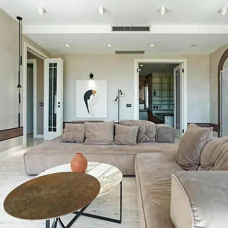 Luxurious Central Τίρανα