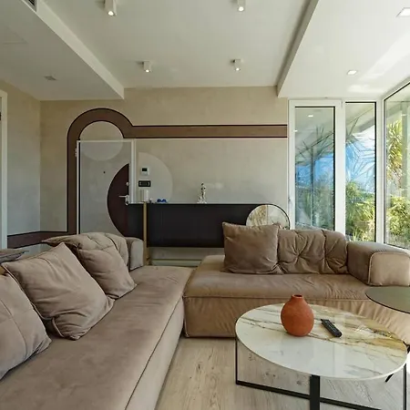 Luxurious Central *
