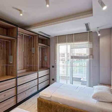 Luxurious Central * Тирана
